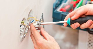 Электромонтажные работы Осинники цена 467 руб Электрика под ключ